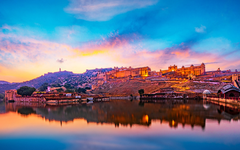 Beautiful panoramic view of Amber Fort and Maota Lake at sunset