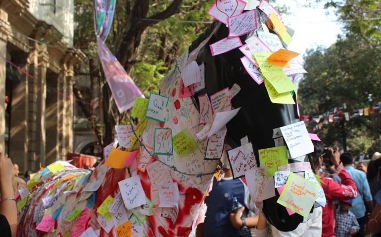 The Kala Ghoda statue covered in notes during the previous festivals
