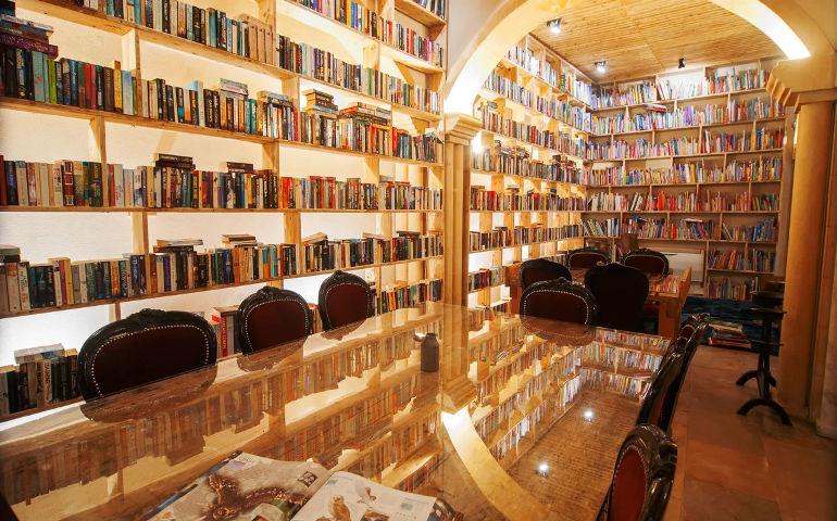 The Literary Man, Obidos, Portugal
