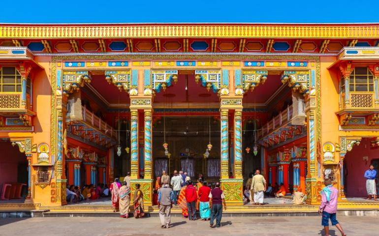 Devotees Visiting Dashrath Mahal Temple in Ayodhya