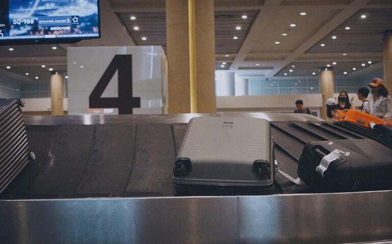 Bags on the conveyor belt