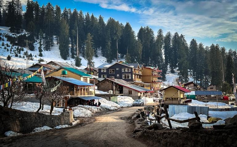 Snow kissed beauty of Manali