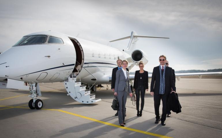 People leaving the corporate jet
