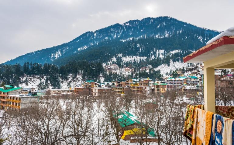 Manali covered with Beautiful snow