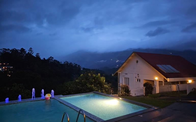 Infinity pool amidst the backdrop of monsoon clouds in Kerala's Munnar
Image Credit: Kanishk Nagpal/Shutterstock