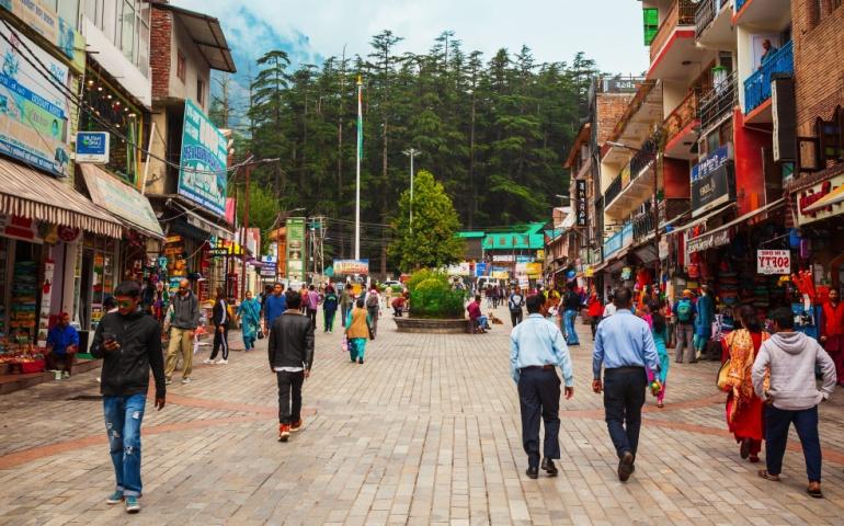 Famous Mall Road in Manali