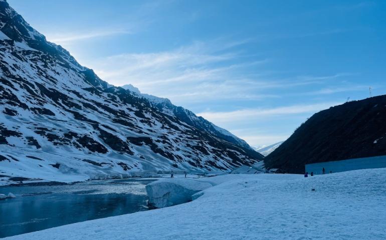 Snow capped mountains in Manali