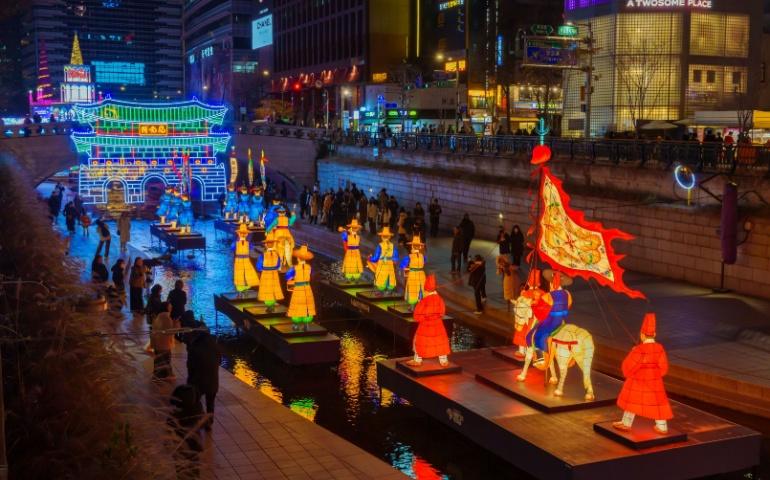 Captivating life-sized lanterns floating along the Cheonggycheon Stream