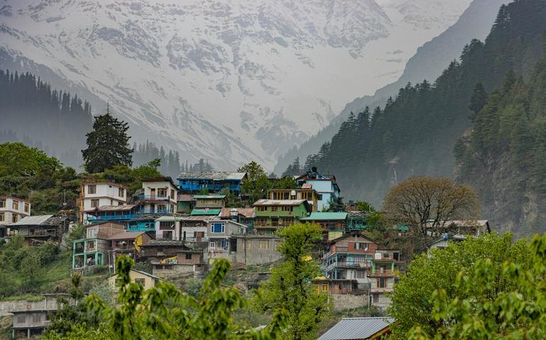 Charming Manali Village With Snowy Himalayas