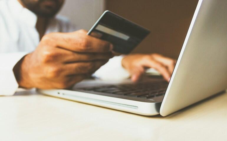 Person using their credit/debit card to pay the visa fees online.