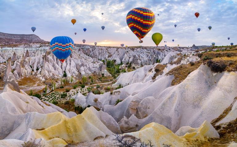 The great tourist attraction of Cappadocia - balloon flight