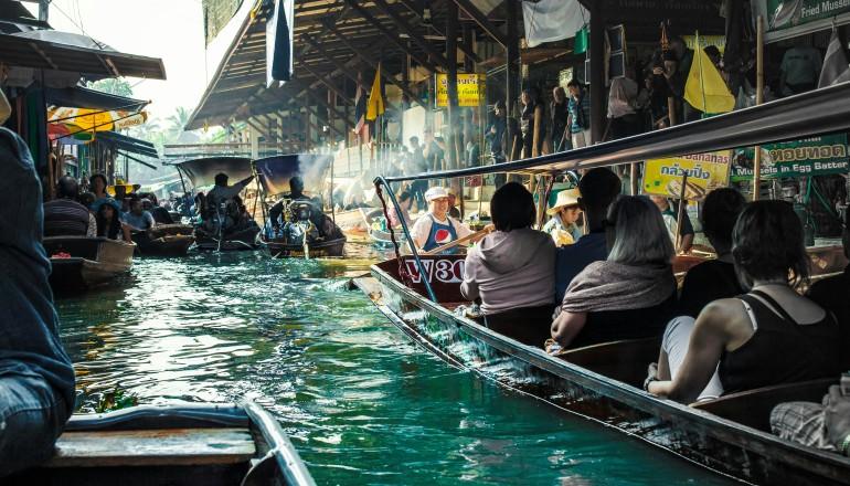 Authentic floating marketing in Bangkok
