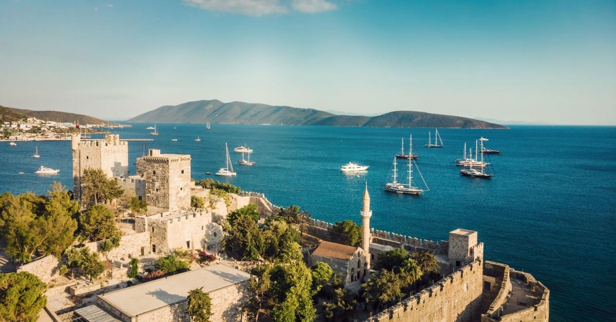 Non Editorial: AlyoshinE/Shutterstock