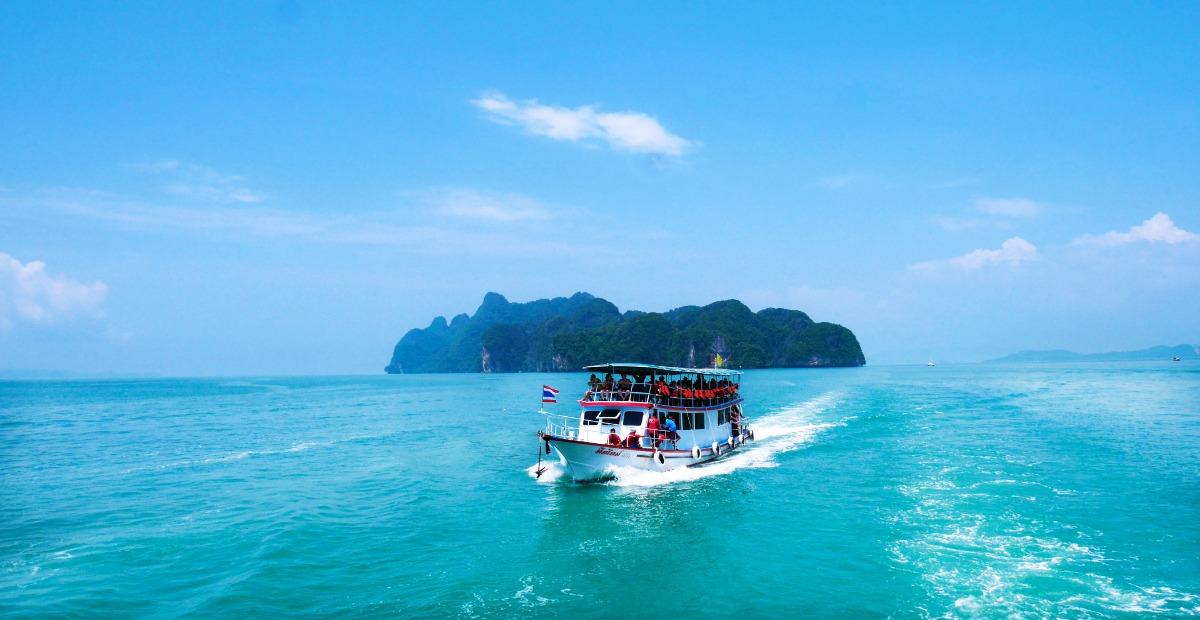 Boat cruise in Phang-nga