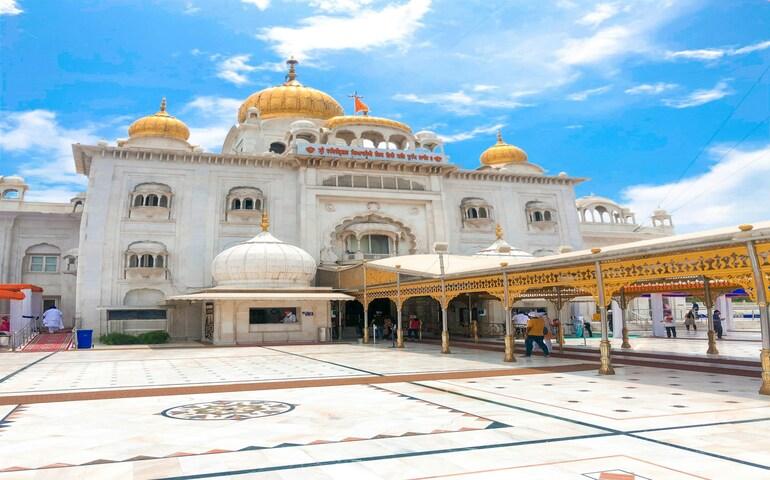 Facade of Gurudwara Bangla Sahib