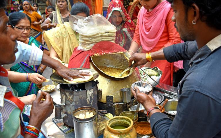 Street Vendor serving Choley-Kulchey at Chandni Chowk