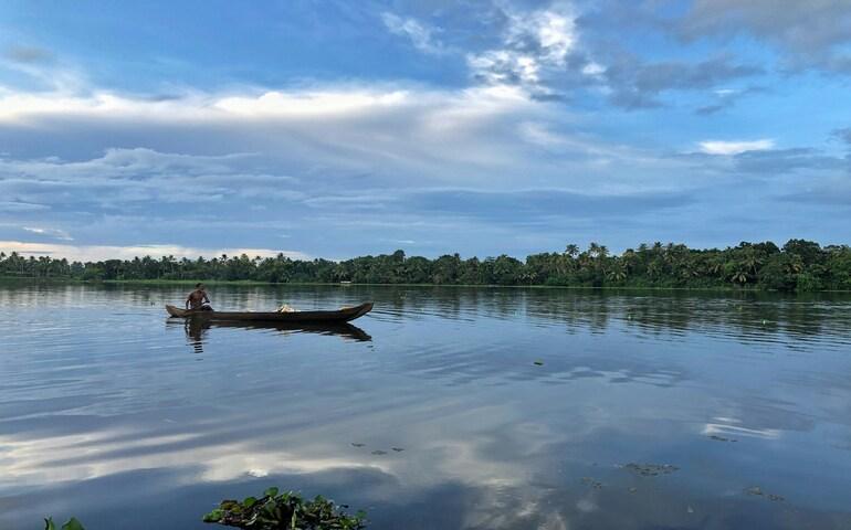 Rowing boat to reach the Floating National Park