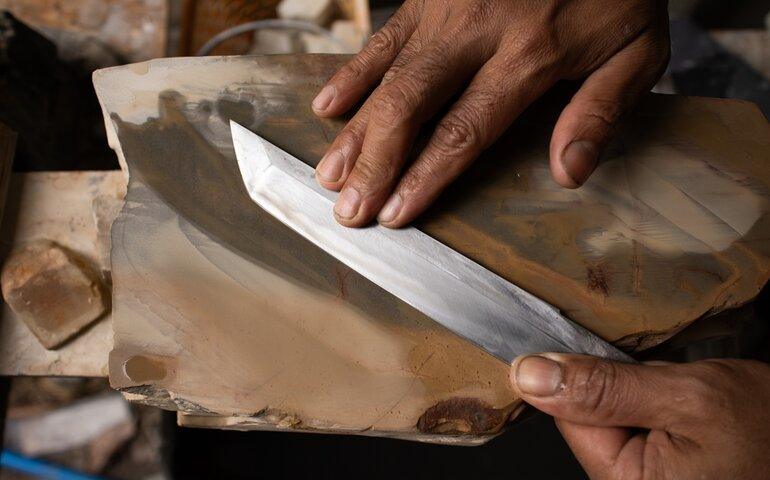 Making process of tanto blade (Japanese knife) with wet stone