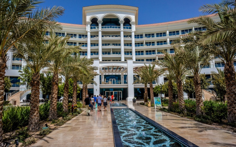 Building of 5 stars Hotel Waldorf Astoria Dubai Palm Jumeirah
