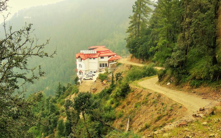 Kandaghat-Chail-Kufri Road, Kufri, Himachal Pradesh, India
Image Credit: Vishal Tiwari/Unsplash
