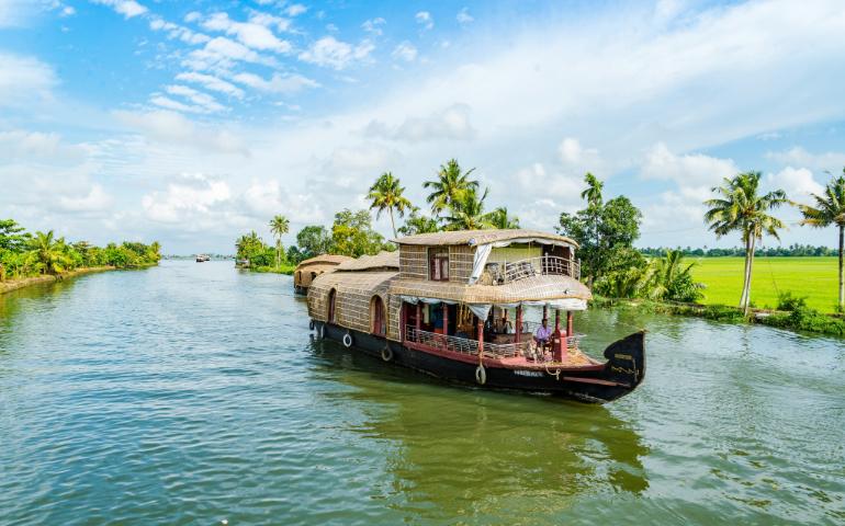 Houseboats floating over the Alleyppey/Alapphuzha Backwaters