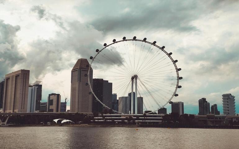 Ferris wheel near city buildings
