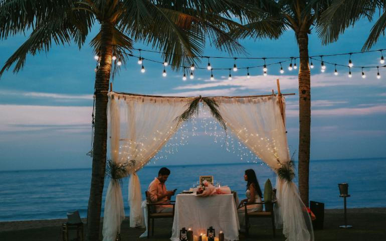 Couple having dinner by the sea
