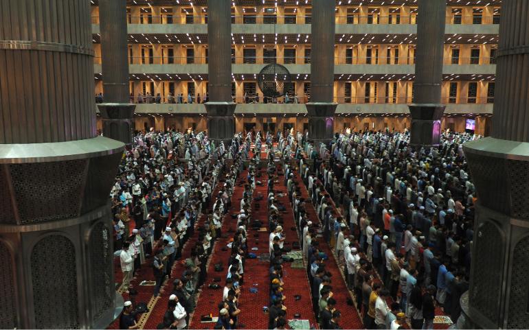Ramadan prayer at Istiqlal Mosque
