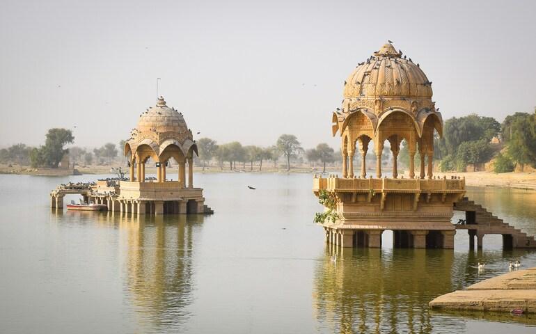 Cenotaph on Gadsisar lake in Jaisalmer, Rajasthan (India)
