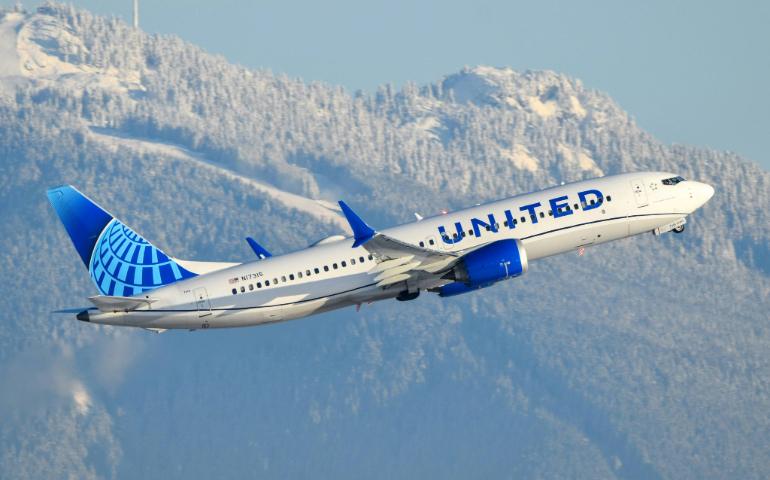 United Airlines Plane