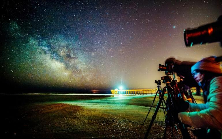 A group of photographers capturing the Milky Way