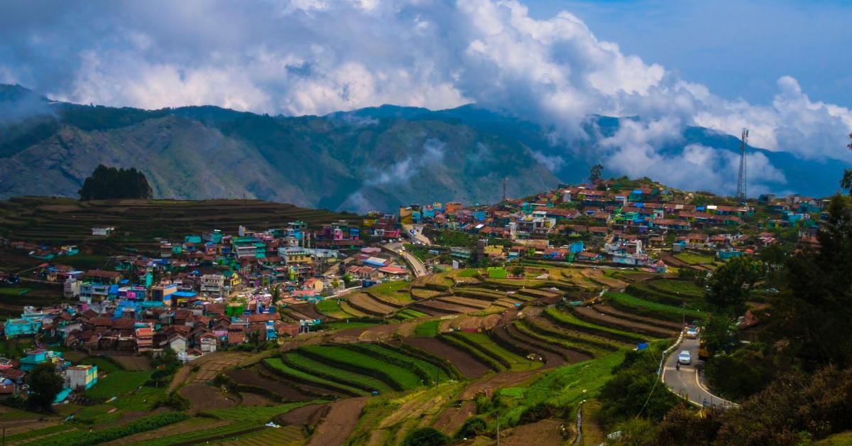 https://unsplash.com/photos/a-view-of-a-village-on-a-mountain-side-aqEhniwDOIU