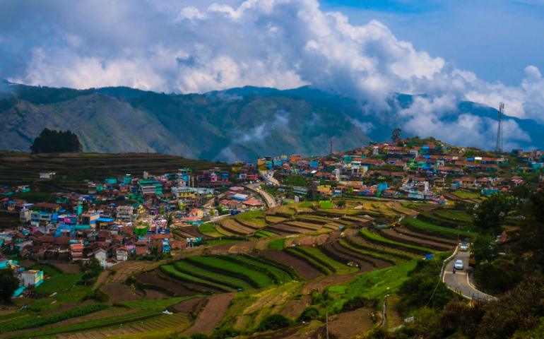 A view of a village on a mountain side
