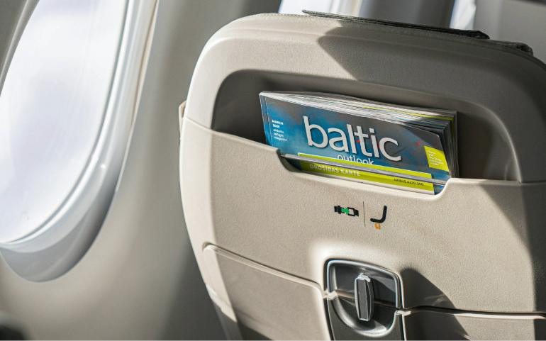 Seat pocket in the airplane with a magzine