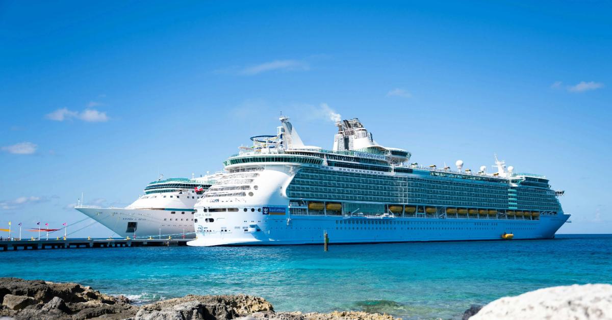 Luxury to Lockdown: Disease Outbreaks on Cruise Ships Explained Photo by Anju Ravindranath on Unsplash
