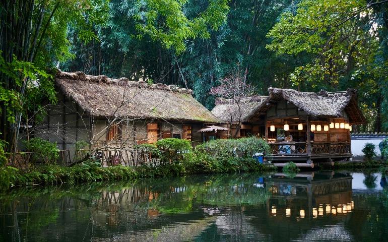 Cozy traditional-looking stay
