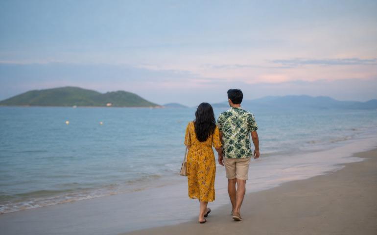 Mr. Sharma and his wife, Aarti.