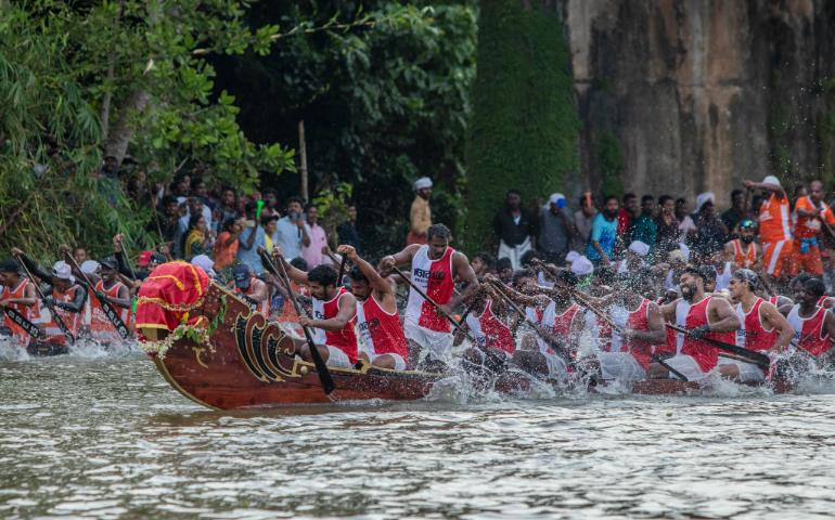 Snake Boat Race