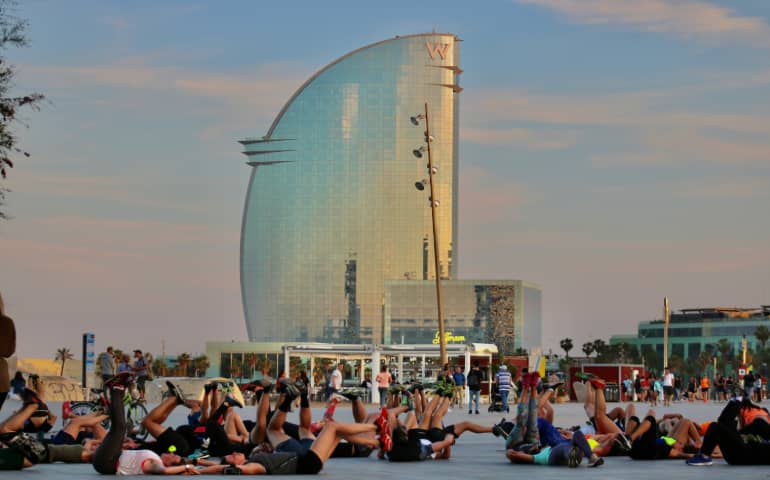 People working out near El hotel W Barcelona
