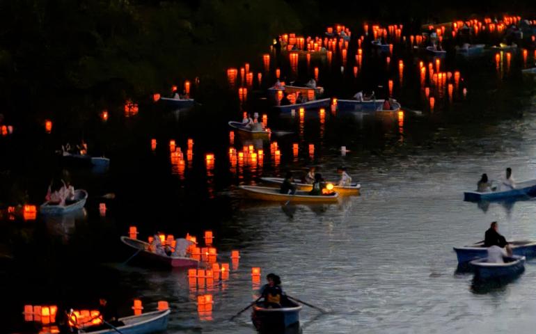 Chidorigafuchi Floating Lantern Festival (Tōrō Nagashi)