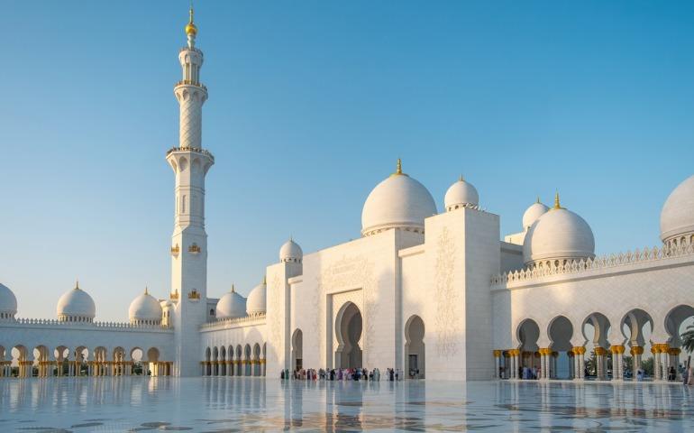 The grand courtyard and entrance of Sheikh Zayed Grand Mosque, Abu Dhabi