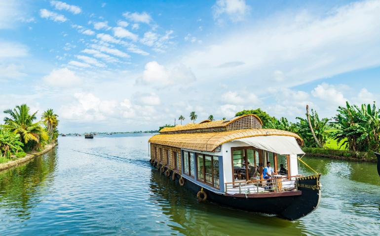 Houseboats floating over the Alleyppey
Image Credit - Abhishek Prasad/Unsplash