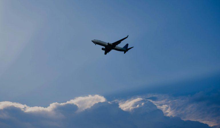 Full cost services vs Low cost airlines 
Image Credit - Chuttersnap/Unsplash