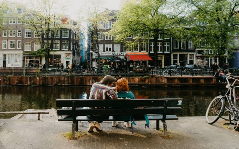 A couple sitting on the bench
