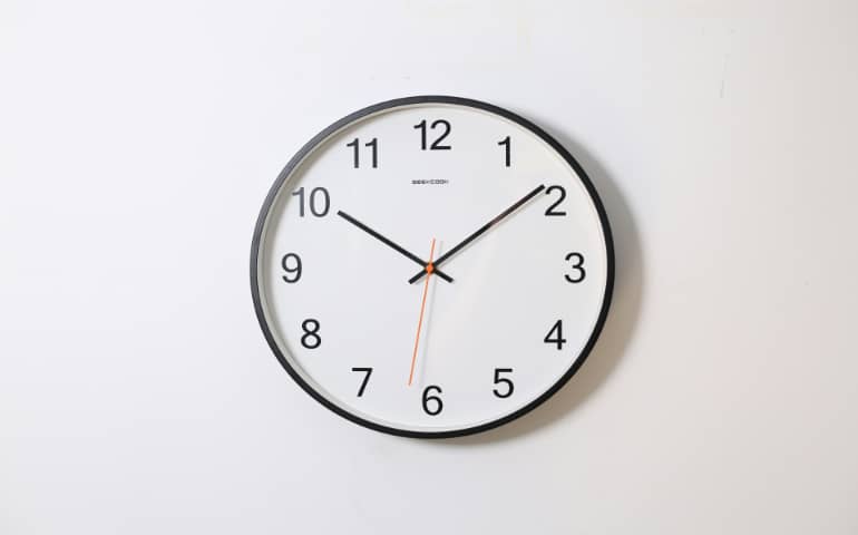 Round analog wall clock
