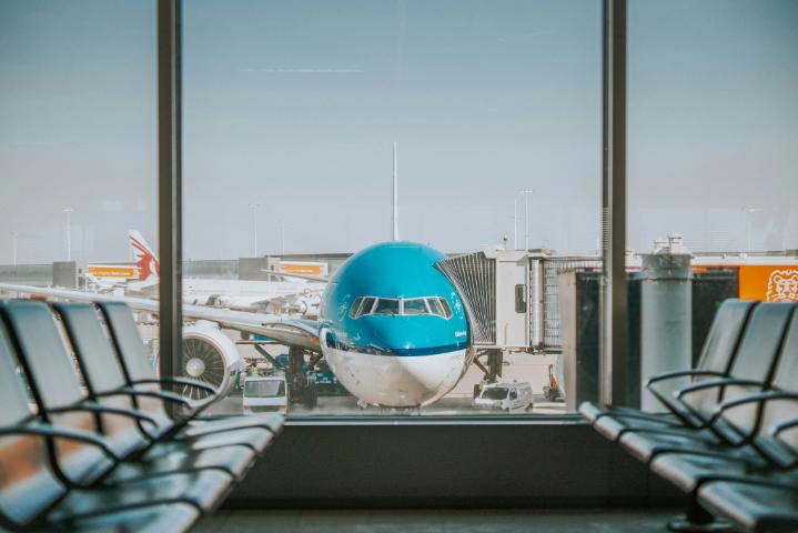 Choosing between refundable and non-refundable flights
Image Generated - Oskar kadaksoo/Unsplash