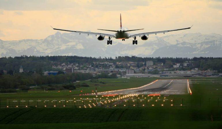 Direct vs Connecting Flights to Riyadh: Which Should You Choose?