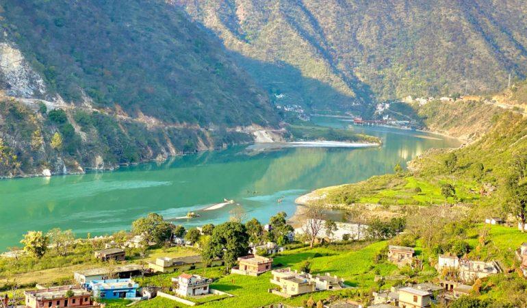 Discover 8 best places to visit in August in India for a refreshing mid-year reset, from misty hills to lush valleys.
