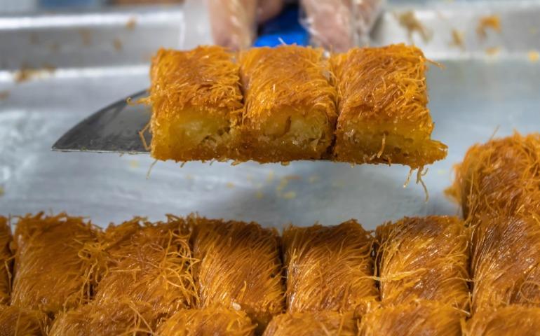 Kunafa rolls being served in Abu Dhabi