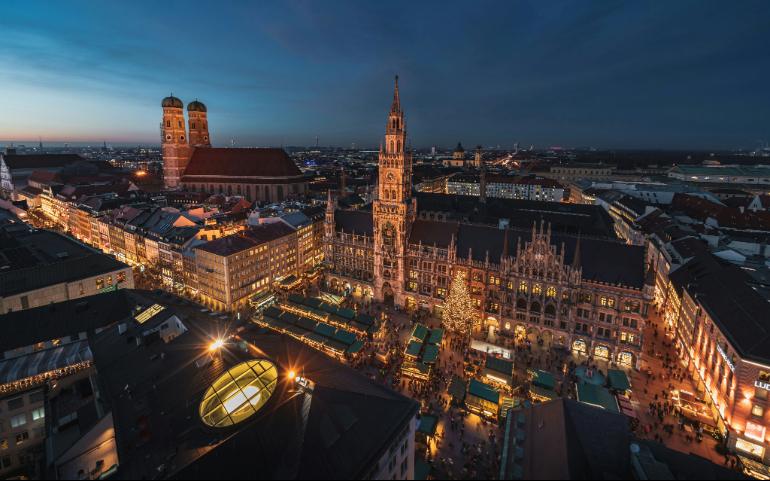 Marienplatz at night